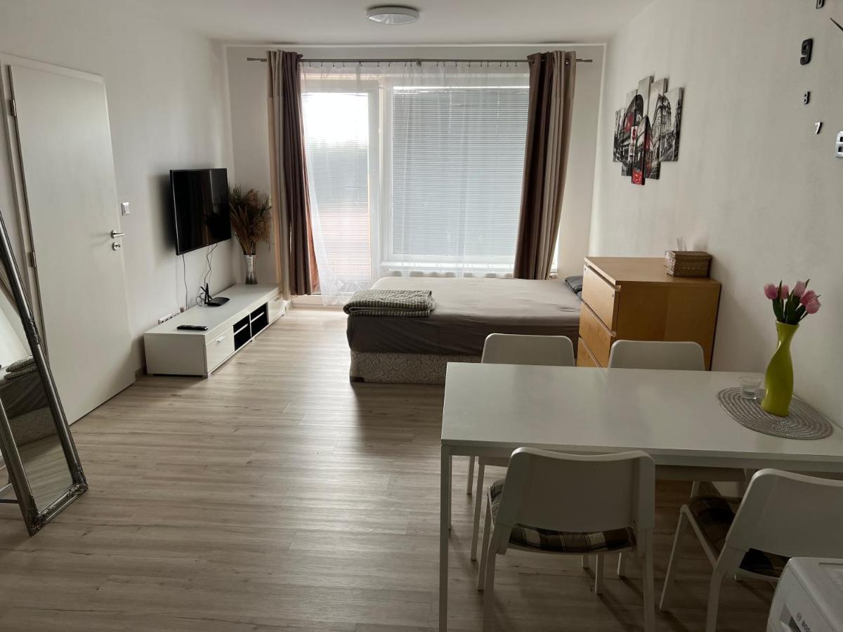 Beautiful 2 Bedroom Apartment Prostějov Kültér fotó